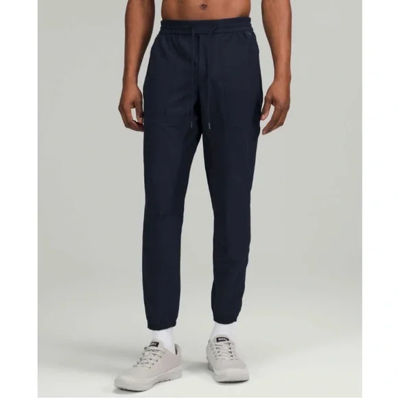 Lululemon License to Train Jogger in True Navy Size L - Picture 14 of 15